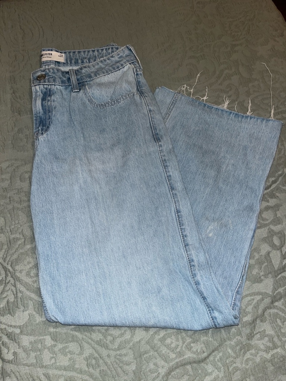 Hollister Low-Rise Light Wash Baggy Jeans